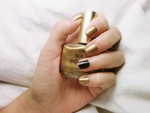 800px-Nails_for_the_holidays